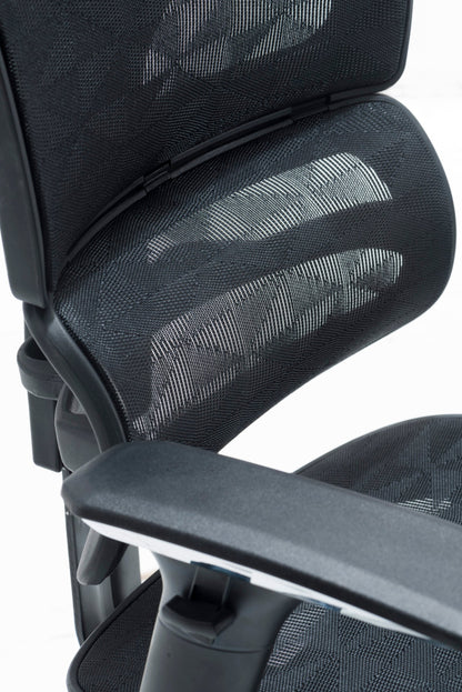 Chaise de bureau en maille noire avec appui-tête et accoudoirs 3D